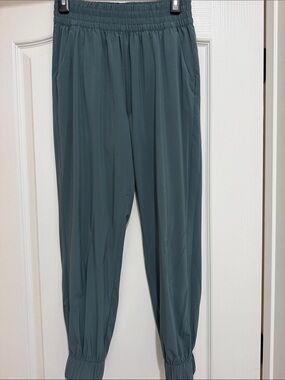 Vuori Villa Jogger Pants in Teal. Small. GUC.